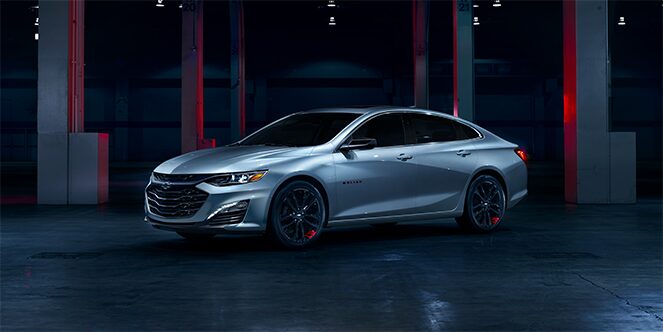 Vue latérale gauche de la Chevrolet Malibu 2023 édition Série distinction.