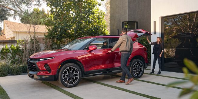 A couple about to use the 2023 Chevrolet Blazer sporty mid-size SUV.