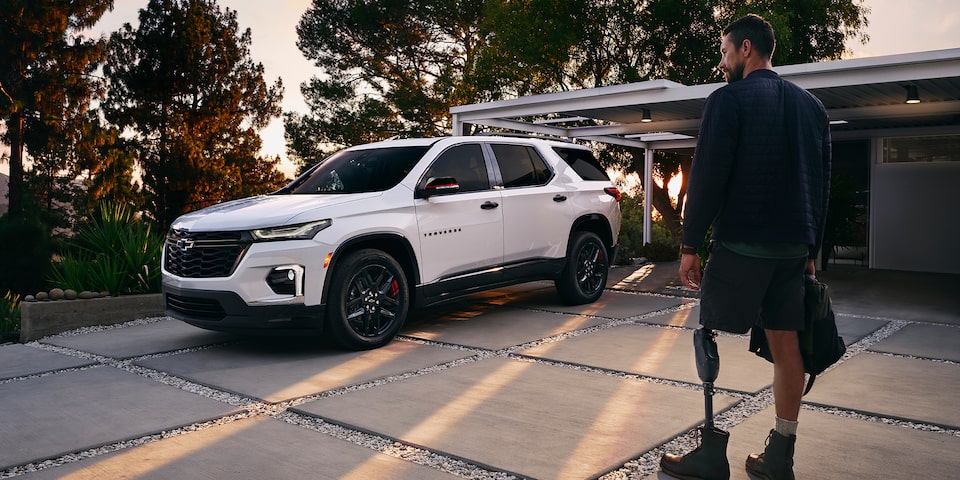 2023 Chevrolet Traverse Mid-Size SUV Exterior Design.