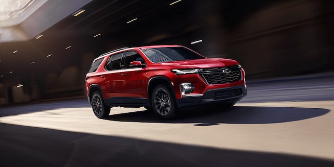 2023 Chevrolet Traverse Mid-Size SUV Exterior in RS Edition Side Front View.