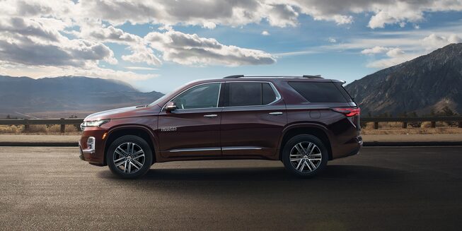 2023 Chevrolet Traverse Mid-Size SUV Exterior in High Country Trim Side View.