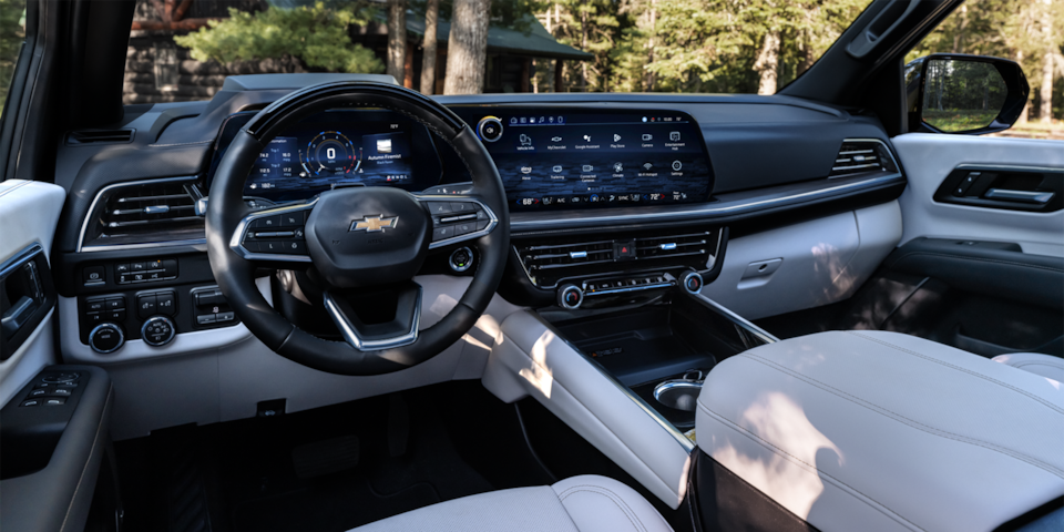 Front seats, steering wheel, and infotainment system of the 2025 Chevrolet Tahoe and 2025 Chevrolet Suburban.