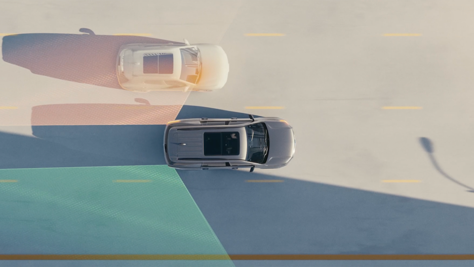 Vidéo de la direction assistée avec surveillance des angles morts du VUS Chevrolet Traverse 2025.