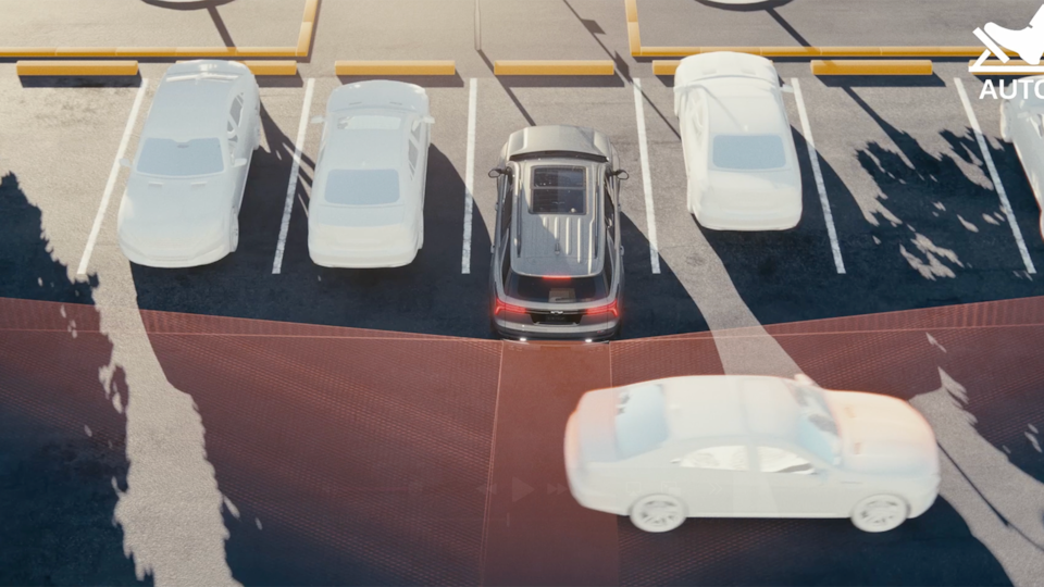 Vidéo du freinage de circulation transversale arrière du VUS Chevrolet Traverse 2025.