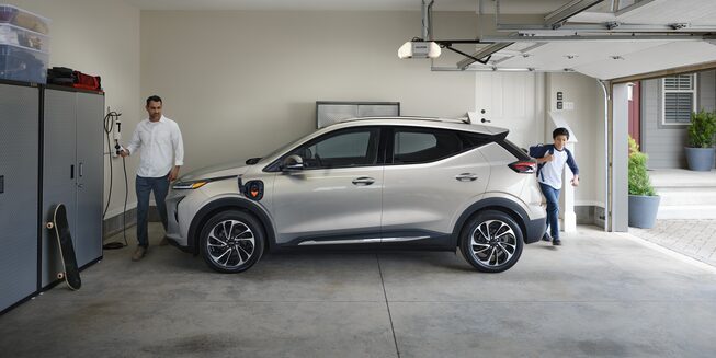 Chargement du Chevrolet Bolt EUV 2022 : vue latérale.