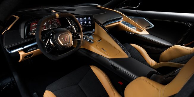 Sièges et tableau de bord de la voiture de sport à moteur central Chevrolet Corvette 2023.