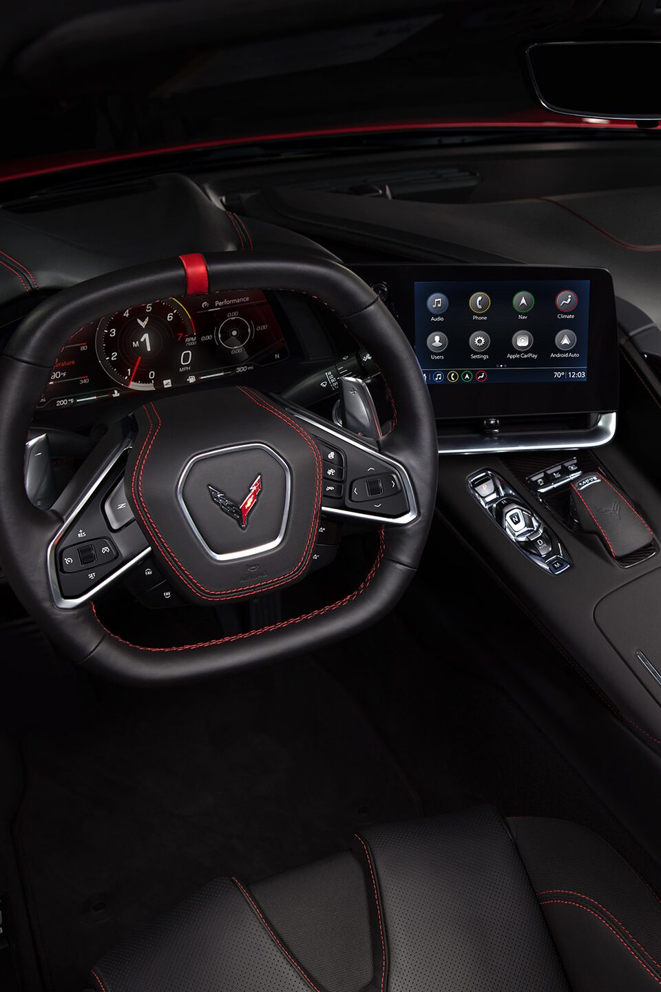 Volant et tableau de bord de la voiture de sport à moteur central Chevrolet Corvette 2023.