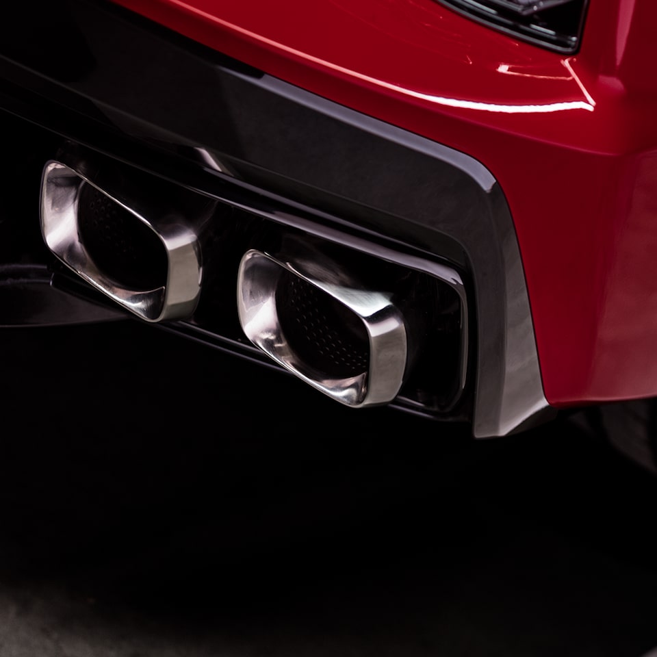 Vue rapprochée des tuyaux d’échappement de la Chevrolet Corvette 2024.