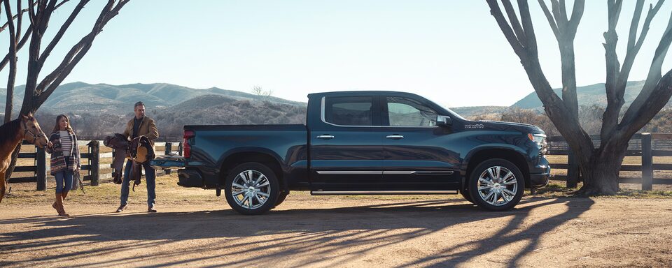 Right profile view of the 2022 Chevrolet Silverado High Country.