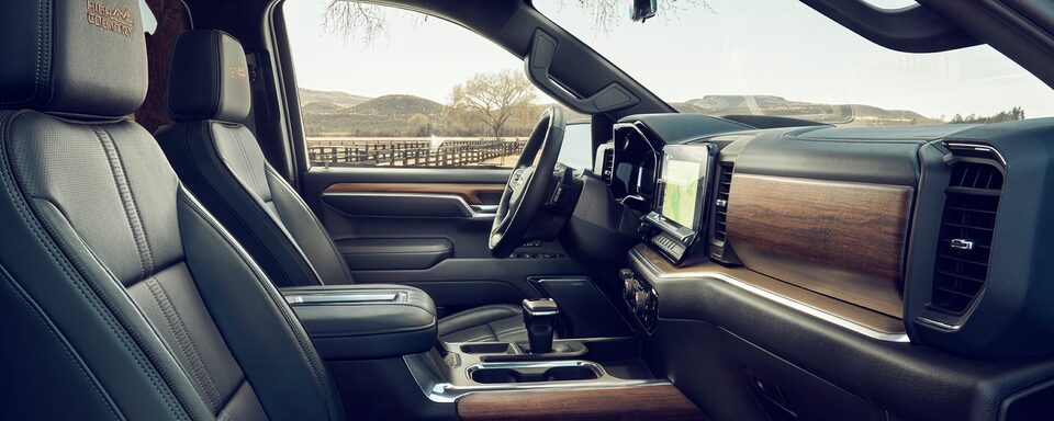 2022 Chevrolet Silverado 1500 High Country front interior.