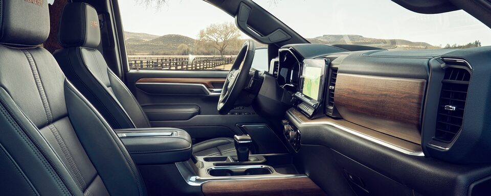 2022 Chevrolet Silverado 1500 front interior.