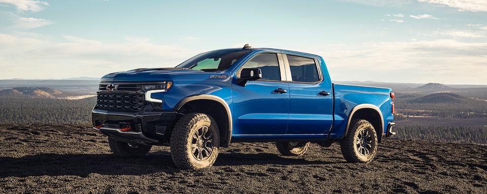 Front left profile view of the 2022 Chevrolet Silverado 1500 pickup truck.