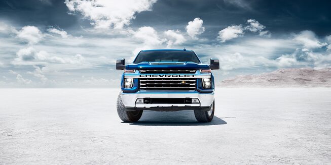 Vue avant de la calandre du pick-up Chevrolet Silverado HD 2022.