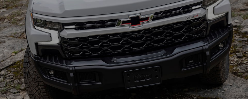 Calandre couleur de la carrosserie du Silverado ZR2 2023 édition Bison.