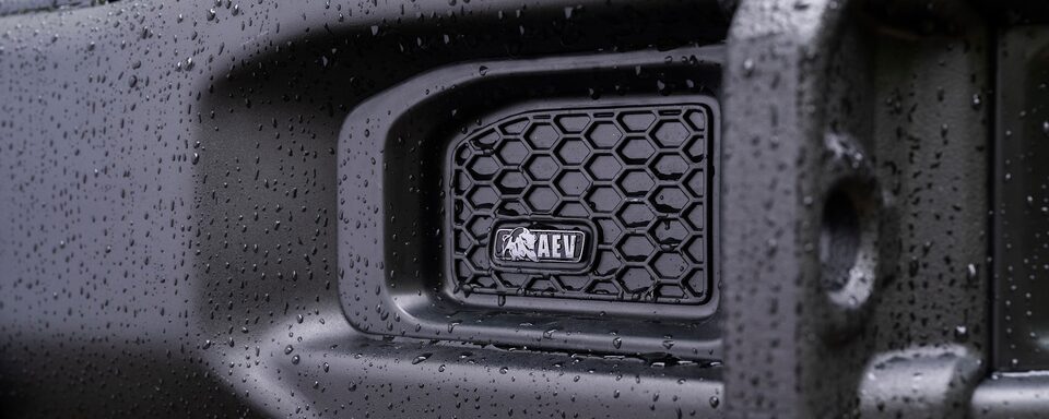 Silverado ZR2 2023 édition Bison : pare-chocs avant et arrière AEV Bison.