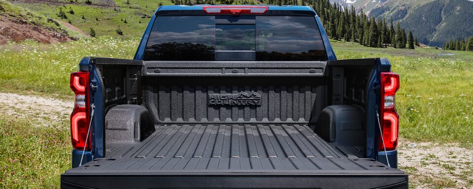 2023 Silverado 1500 High Country: Open tailgate.