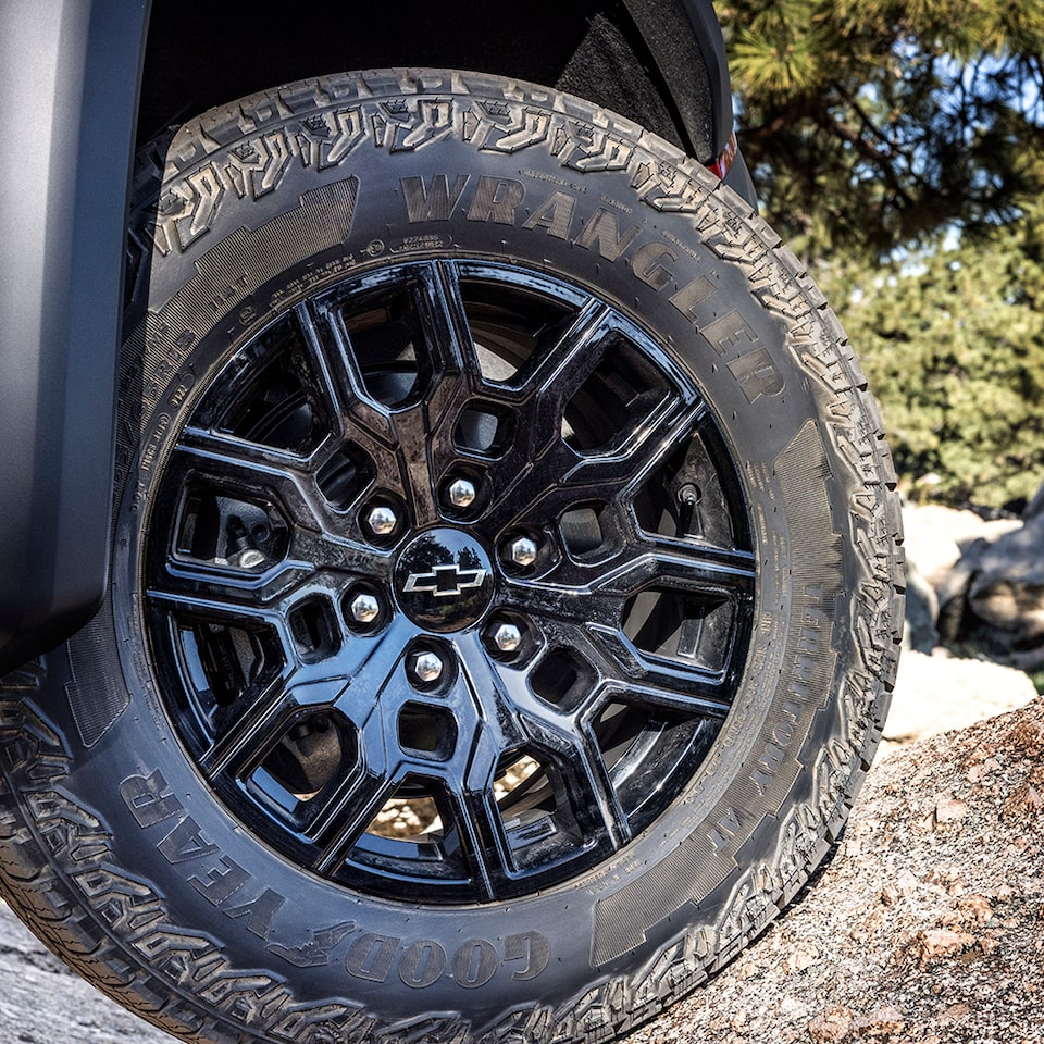 Wheel close-up of the 2024 Chevrolet Colorado.