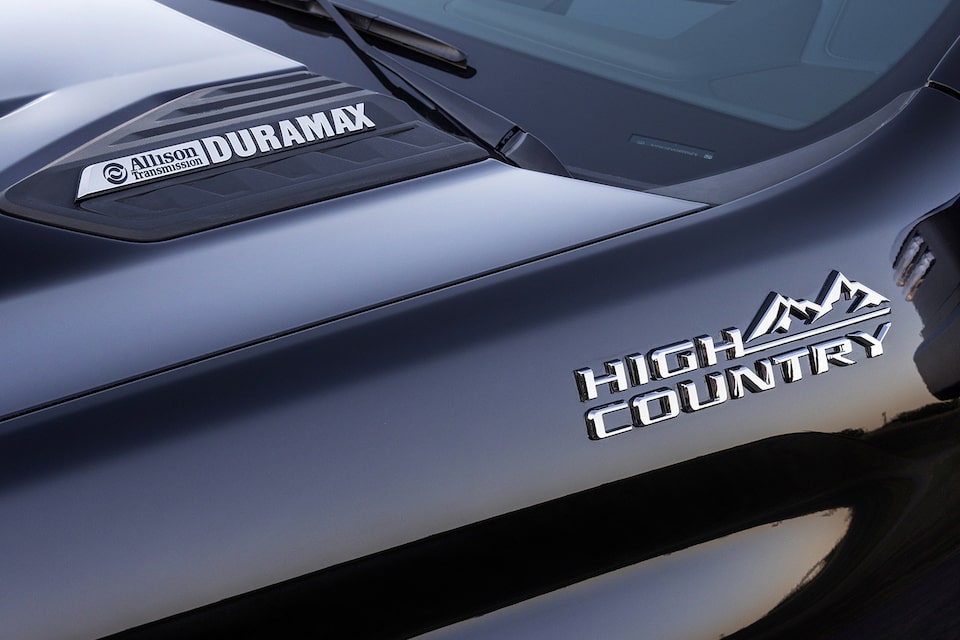 Emblème du Chevrolet Silverado HD High Country 2024.