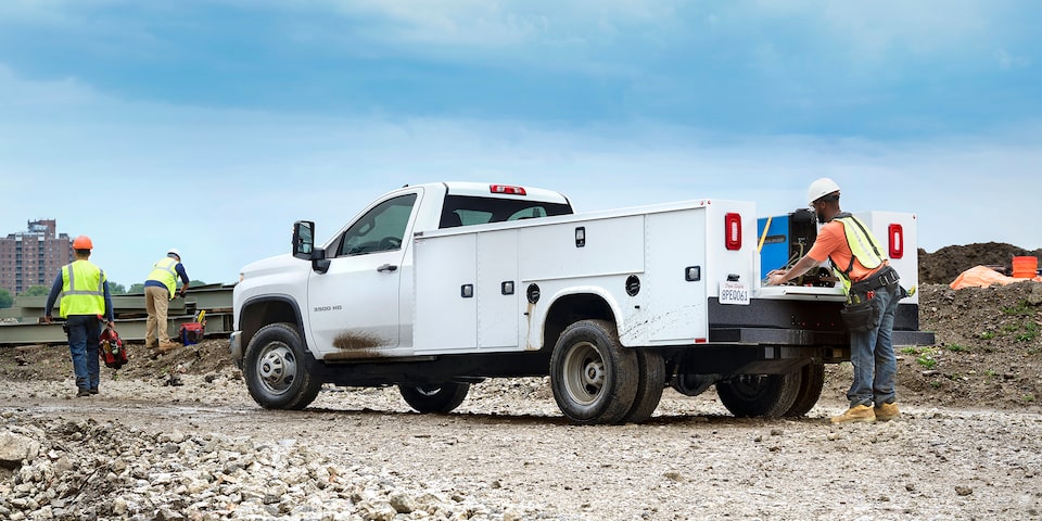 2025-silverado3500-chassis-cab-performance-01.png