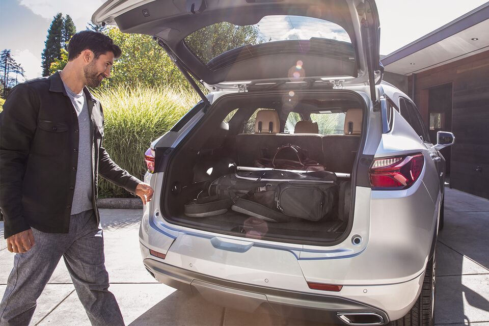 Chevrolet Blazer Cargo Management System: Rear Liftgate.
