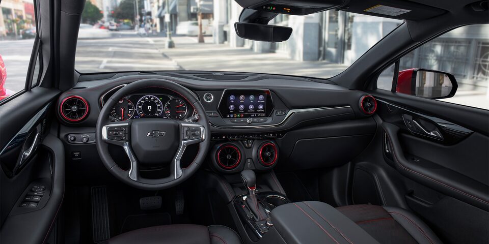 Sièges et tableau de bord du Chevrolet Blazer 2022.