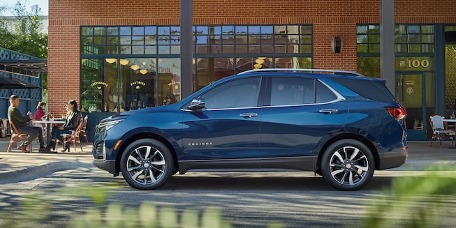2022 Chevrolet Equinox Compact SUV: Driver side Profile View.