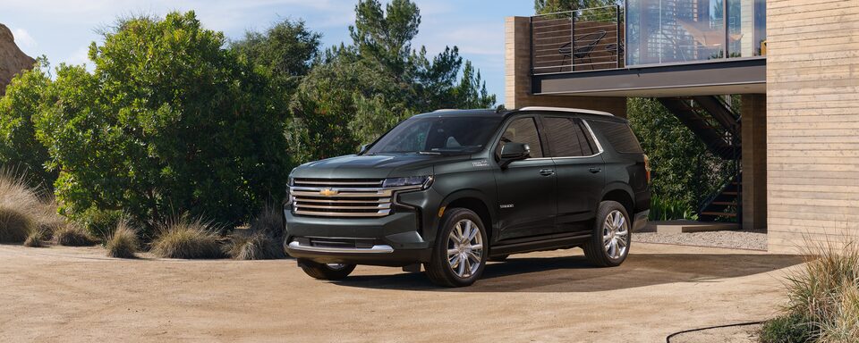 2022 Chevrolet Tahoe Full-Size SUV Exterior Front 3/4 View