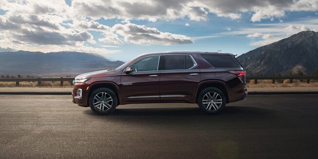 2022 Chevrolet Traverse Mid-Size SUV Exterior in High Country Trim Side View.