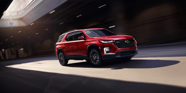 2022 Chevrolet Traverse Mid-Size SUV Exterior in RS Edition Side Front View.