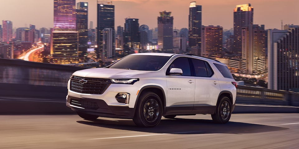 2022 Chevrolet Traverse Mid-Size SUV Exterior in Sport Edition Trim.