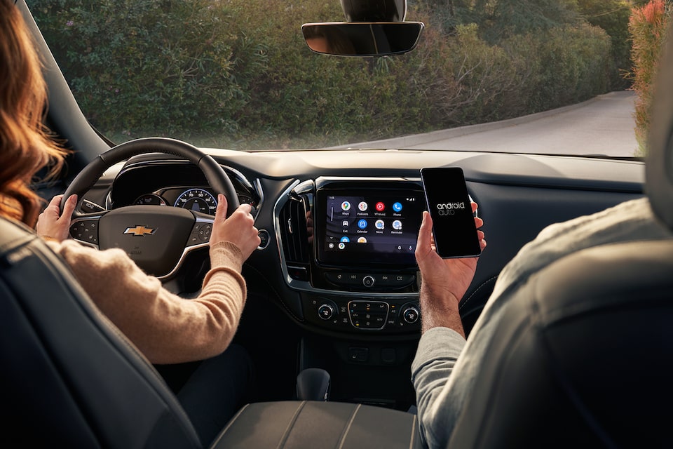2022 Chevrolet Traverse Mid Size SUV Interior Infotainment System with Android Auto