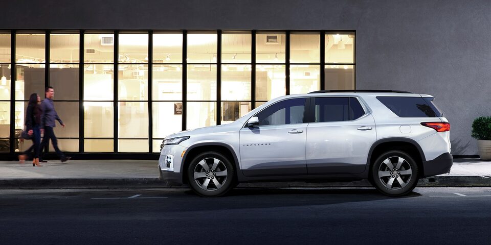 2022 Chevrolet Traverse Mid-Size SUV Exterior in True North Edition.