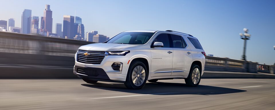 2022 Chevrolet Traverse Mid-Size SUV Exterior Right Side Front View Driving.