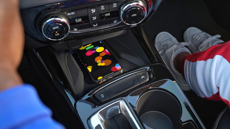 Technologie du Chevrolet Trax 2024 : point de recharge sans fil.