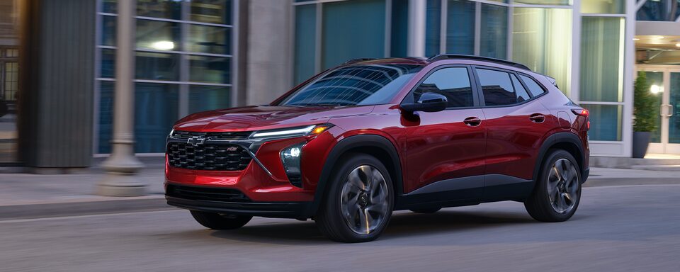 Vue latérale avant gauche du Chevrolet Trax RS 2024.
