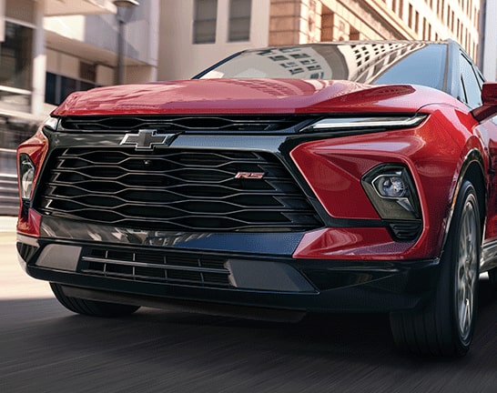 La calandre d’un Chevrolet Blazer 2026 stationné à l’extérieur.