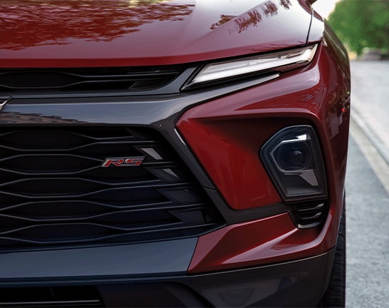 Vue rapprochée des phares du Chevrolet Blazer 2026.
