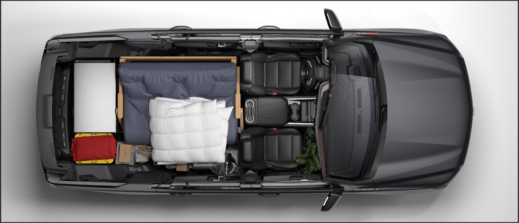 Vue aérienne de l’habitacle du Chevrolet Tahoe 2026 rempli de matériel de camping jusqu’à la deuxième rangée.