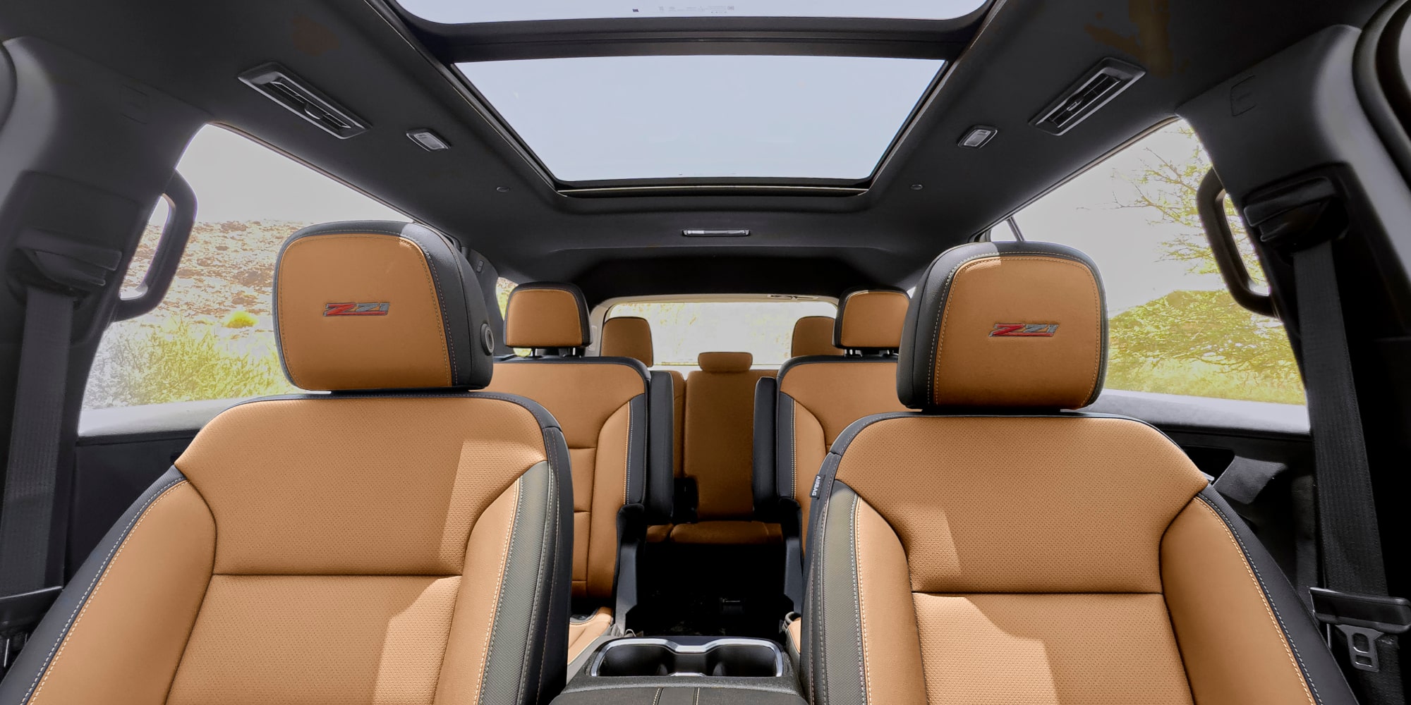 Vue frontale des intérieurs confortables de la Chevrolet Traverse 2027.