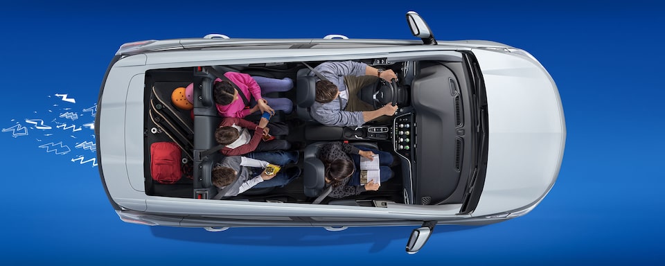 Vue aérienne de l’habitacle du Chevrolet Bolt EUV 2022.