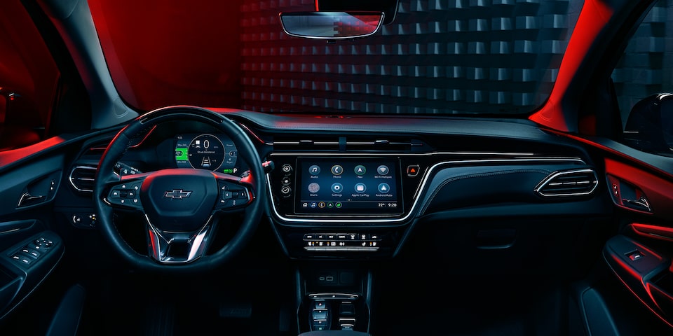Habitacle en cuir noir jais du Bolt EUV 2023 édition Distinction.