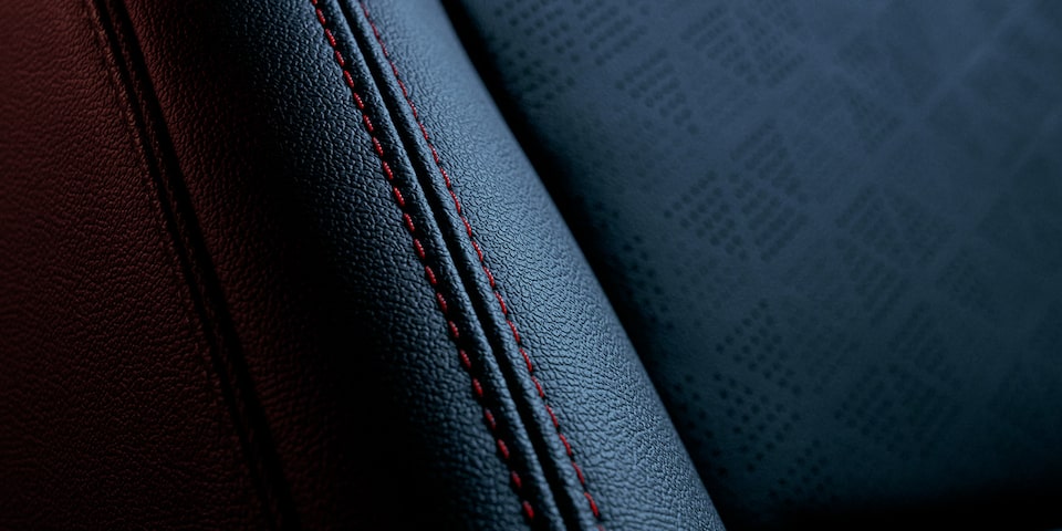 Surpiqûres rouges du Bolt EUV 2023 édition Distinction.