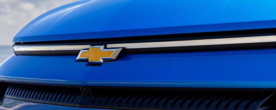 2024 Equinox EV Front Bowtie Shot