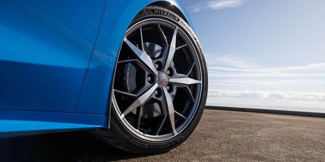 2021 Chevrolet Corvette Sports Car: wheels.