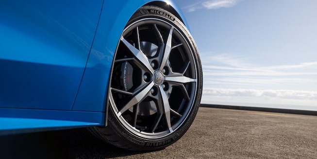 Roues de la voiture sport Chevrolet Corvette 2022.