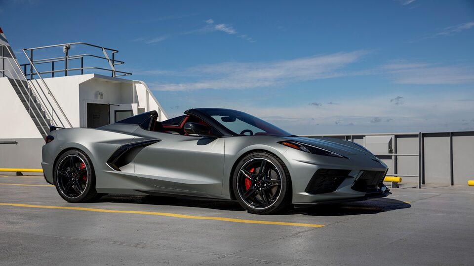 Toit rigide rétractable de la Chevrolet Corvette 2023.