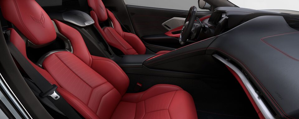 Habitacle de la Chevrolet Corvette Z06 2023 avec le volant.