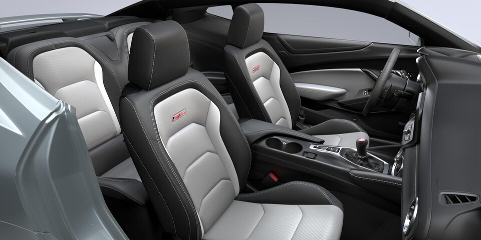 Chevrolet Camaro 2024 en Blanc céramique.