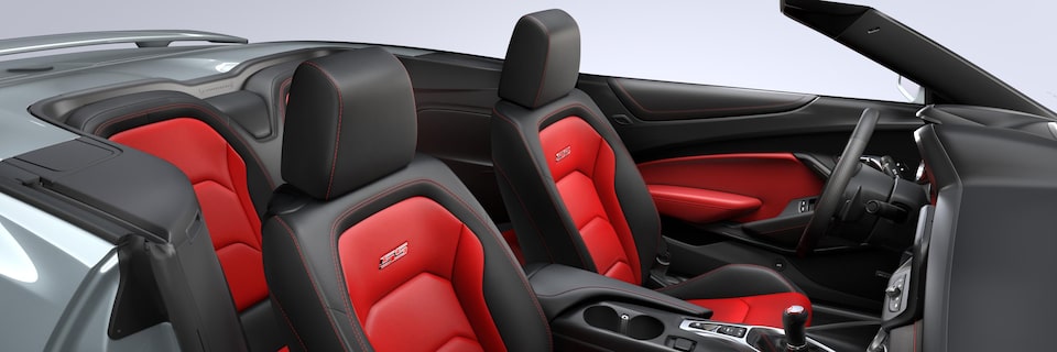 Chevrolet Camaro 2024 en tissu noir jais de Rouge adrénaline.