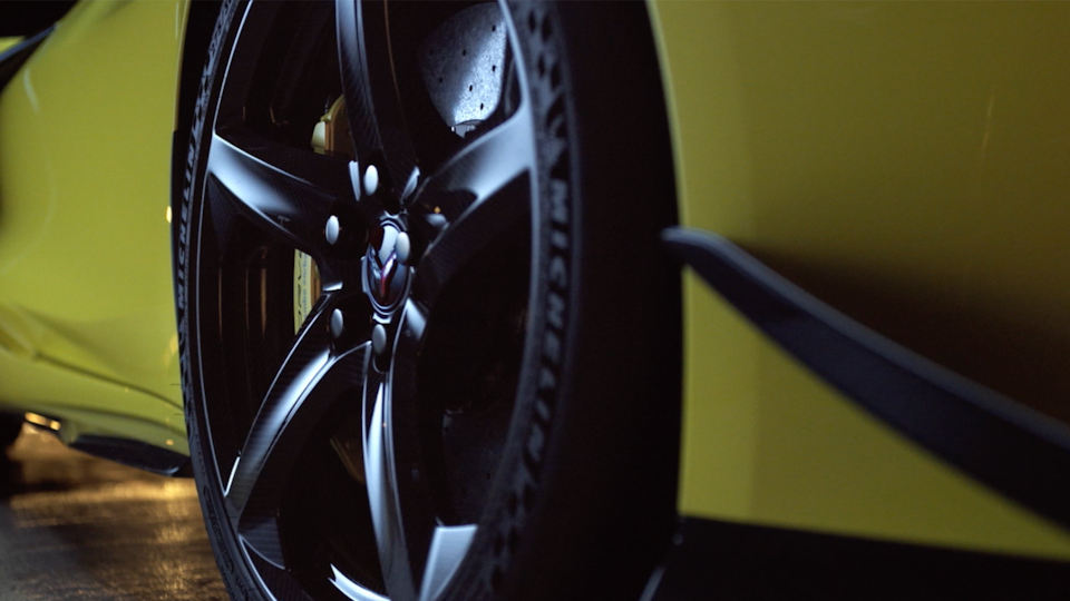 Vue rapprochée des roues de la Chevrolet Corvette Z06 2025.